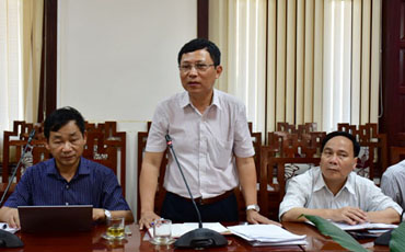 Ông Lê Thanh Hải (đứng), PGĐ Trung tâm khí tượng thủy văn Quốc gia
